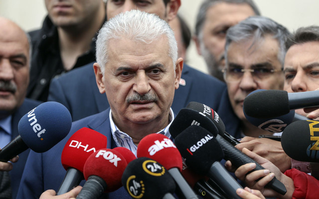 Binali Yıldırım'dan sanatçılarla ilgili yorum: Taraf tutmak kariyerine fayda sağlamaz - Resim: 0