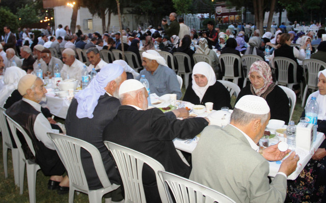 Asırlık çınar Cumhurbaşkanı ile görüşmesini anlatarak insanları kahkahaya boğdu - Resim: 1