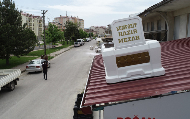 Mezarcıdan akıl almaz dükkan tabelası - Resim: 0
