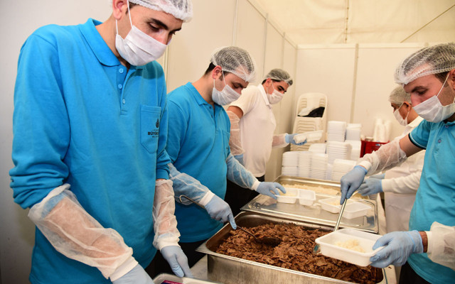 İBB'den her gün 15 bin kişiye iftar ve sahur hizmeti - Resim: 0