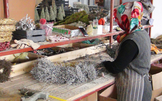 Kozalak ve kuru dalları işleyerek 25 ülkeye ihracat yaptı - Resim: 1