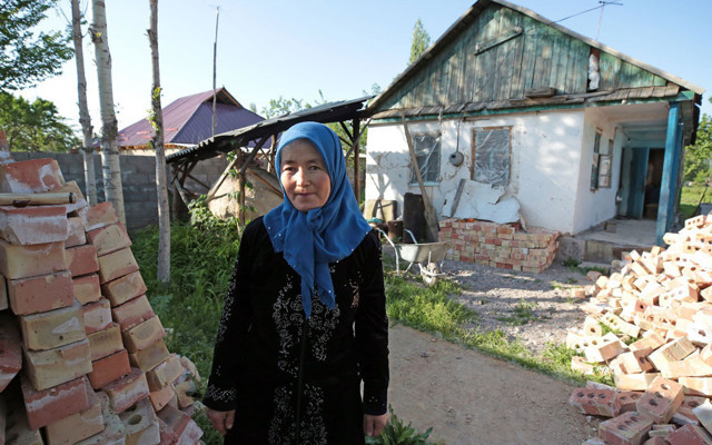Aybek ve annesi Türkiye’den yardım bekliyor - Resim: 0