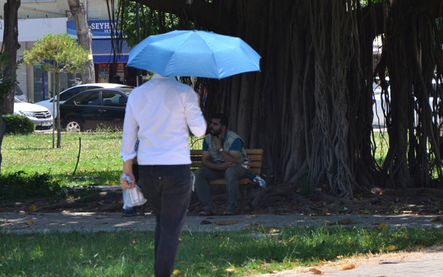 Termometre 47 dereceyi gösterdi! Adana bildiğiniz yanıyor - Resim: 1