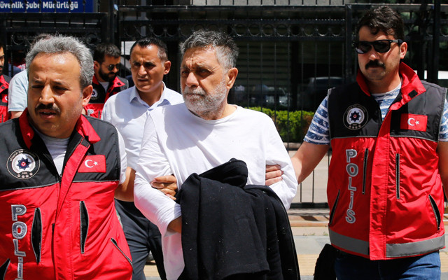 Zümrüt Apartmanı kitabı konusu ne içeriğinde neler var? - Resim: 0