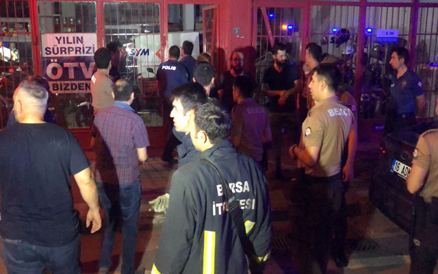 Eski çalıştığı tamirhaneyi soymaya kalktı! Penceresinde asılı kalınca yakalandı - Resim: 3