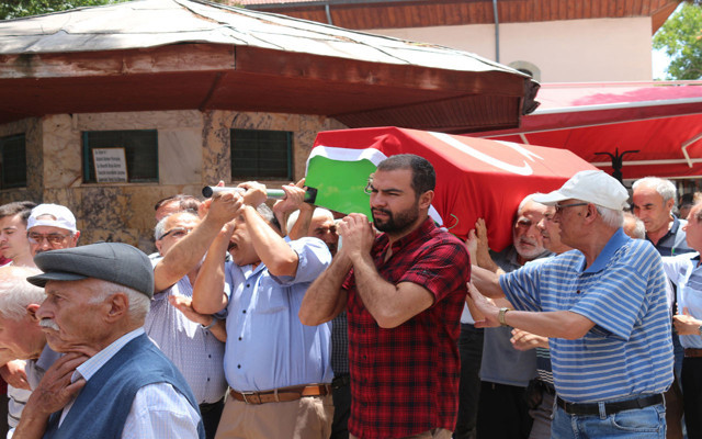 Halı sahanın kazan dairesinde ölü bulunmuştu! Yüzbaşı toprağa verildi - Resim: 0