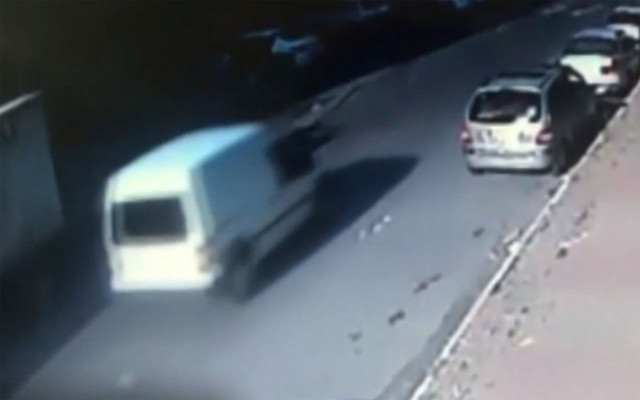 Film gibi hırsız-polis kovalamacası! Kaza anı kamerada - Resim: 0