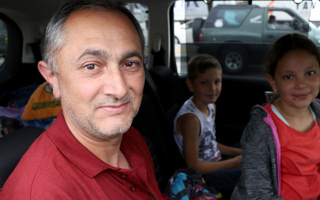 Yıllık izinlerini geçirmek için geliyorlar! Kapıkule' de yine kuyruk oluştu - Resim: 2