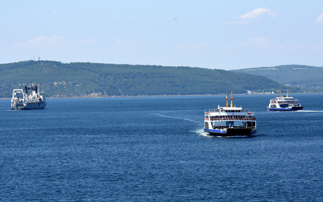 Rus askeri kurtarma gemisi Çanakkale Boğazı'ndan geçti - Resim: 0