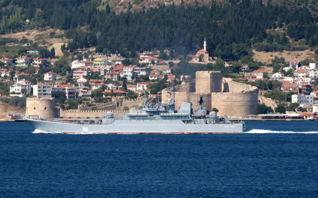 Rus savaş gemisi Çanakkale Boğazı'ndan geçti - Resim: 0