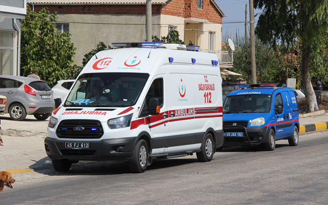 Manisa'da genç kadın evinde bıçaklanarak öldürüldü - Resim: 0