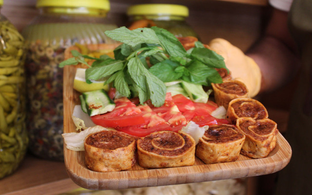 Gaziantep'te atanamayan beden eğitimi öğretmeni çiğ köfteci oldu - Resim: 2