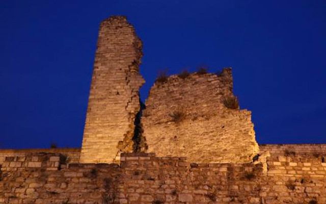 İstanbul'daki şiddetli depremden tarihi surlar da nasibini aldı - Resim: 0