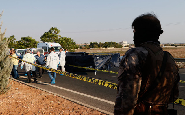 Şanlıurfa'da bir otomobile düzenlenen silahlı saldırıda 3 kişi hayatını kaybetti. - Resim: 2