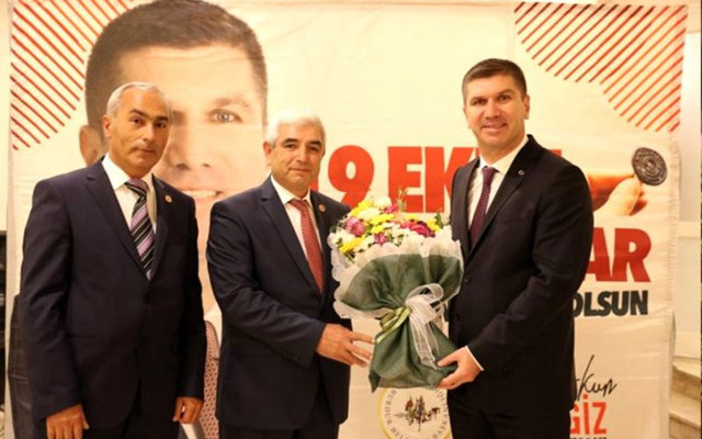 CHP'li başkandan muhtarlara görülmemiş hediye! 51 adet tabut verecek - Resim: 0