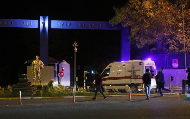 Şanlıurda 20. Zırhlı Tugay Komutanlığının cephaneliğinde patlama: 17 yaralı - Resim: 0