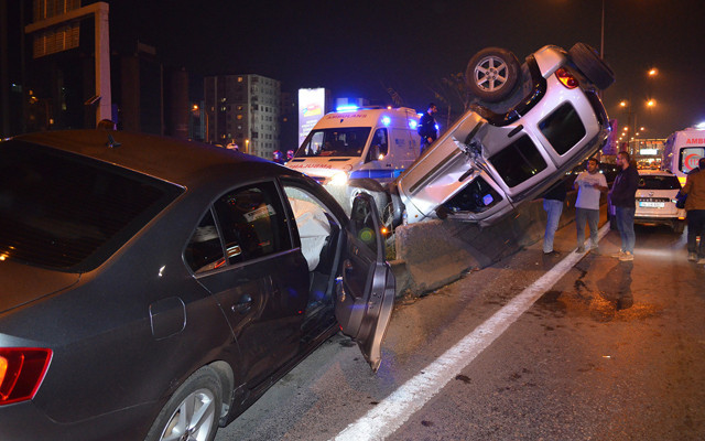 İstanbul Kadıköy'deki zincirleme kaza trafikte yoğunluğa neden oldu - Resim: 0