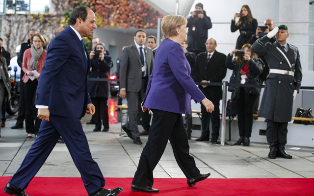 Almanya Başbakanı Angela Merkel Cumhurbaşkanı Abdulfettah es-Sisi'yi kabul etti - Resim: 0
