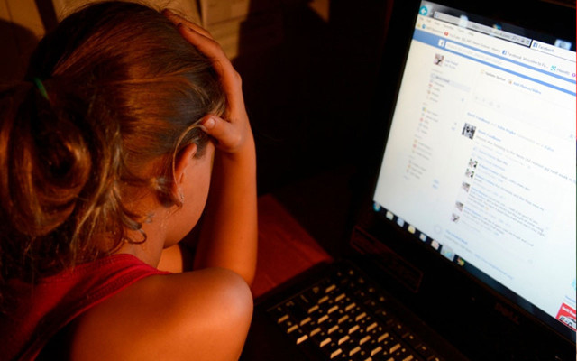 Facebook'a intikam pornosu ihbarı yağıyor! Ayda 500 binden fazla - Resim: 0