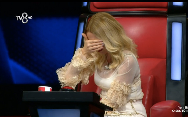 Hadise'nin aile derdi büyük O Ses Türkiye'de ağladı! Ablası ve annesiyle kavgası - Resim: 0