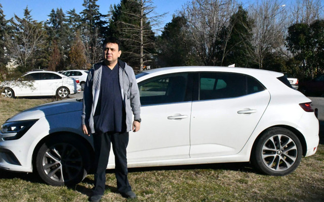 Sıfır aldığı otomobilin tamponu boyalı ön camı değişmiş çıktı - Resim: 0