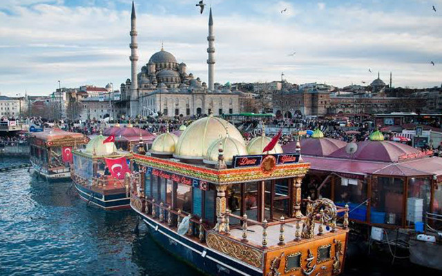 Eminönü'ndeki tekneler balık-ekmek satabilecek! Tahliye kararı kaldırıldı - Resim: 0