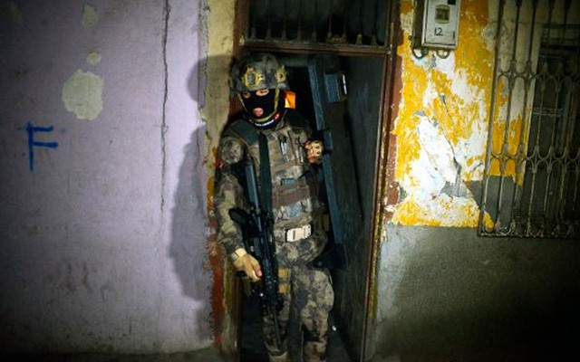 Adana'da uyuşturu tacirlerine şafak vakti operasyonu 40 gözaltı! - Resim: 2