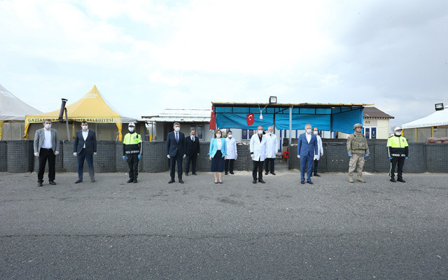 Gaziantep Büyükşehir Belediyesi şehrin giriş ve çıkışlarına sağlık standı kurdu - Resim: 0