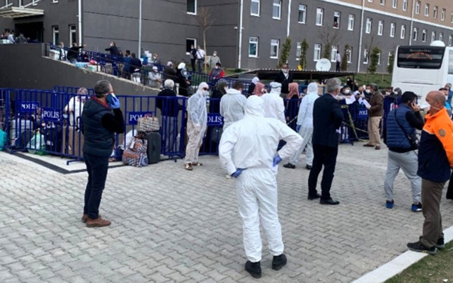 Koronavirüs karantinasındaki umreciler evlerine dönmeye başladı - Resim: 0