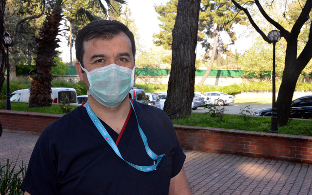 Kahramanmaraş'ta minik Elif Zümra'nın sağlıkçı babasına sarılma isteği duygulandırdı - Resim: 1