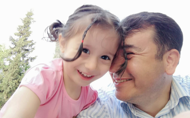 Kahramanmaraş'ta minik Elif Zümra'nın sağlıkçı babasına sarılma isteği duygulandırdı - Resim: 0