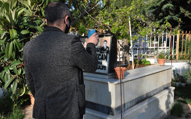Gaziantep'te şehit oğlunun mezarına gidemedi diğer oğlu acısını hafifletti - Resim: 1