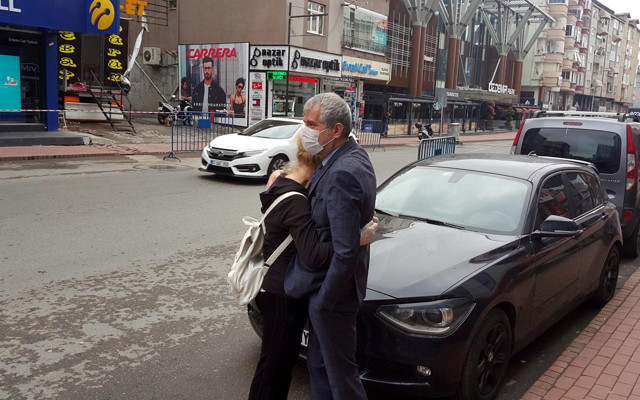 Zonguldak'ta koronavirüs zaferini ağlayıp eşine sarılarak kutladı - Resim: 0