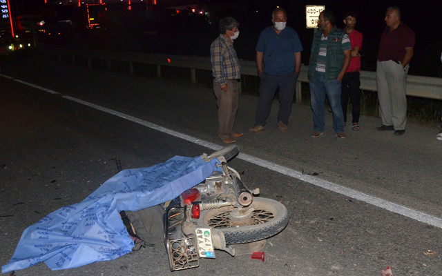 Antalya'da motosikletiyle kamyonete çarpan sürücü öldü - Resim: 0