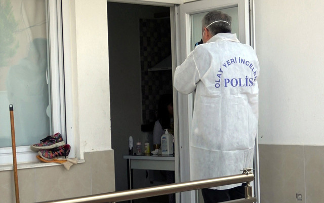 Antalya'da eski kocasını sırtından bıçakladı daha önce de bıçakla kovalamış - Resim: 1