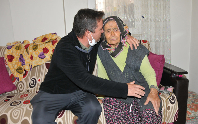 Antalya'da evinden kovulduğunu söyleyen kadının oğlu: Mağdur olan annem değil biziz - Resim: 0