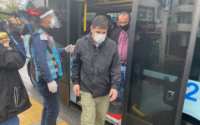 Maltepe'de fazla yolcu alan minibüsteki kadın: Çok asabi ve sinirliler - Resim: 0