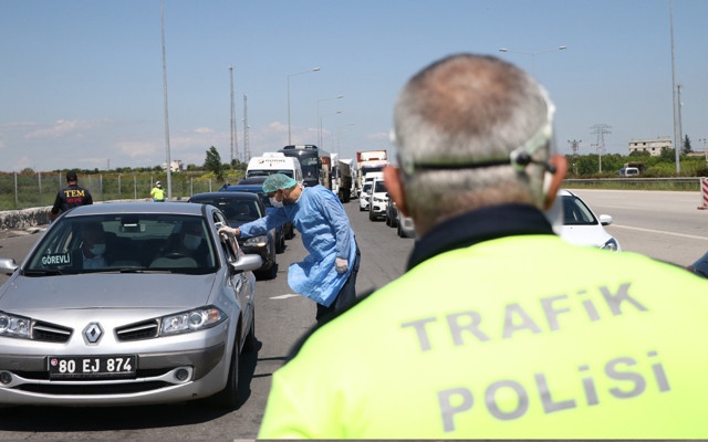 Mersin'e 24 ilden izin belgesiz gelenler alınmıyor gelene de ceza var - Resim: 0
