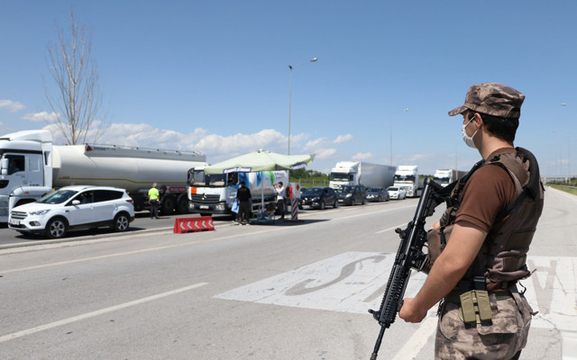 Mersin'e 24 ilden izin belgesiz gelenler alınmıyor gelene de ceza var - Resim: 1