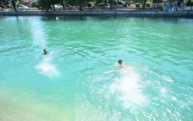 Adana'da 4 saatlik izinde sulama kanalına girip hayatlarını tehlikeye attılar - Resim: 0