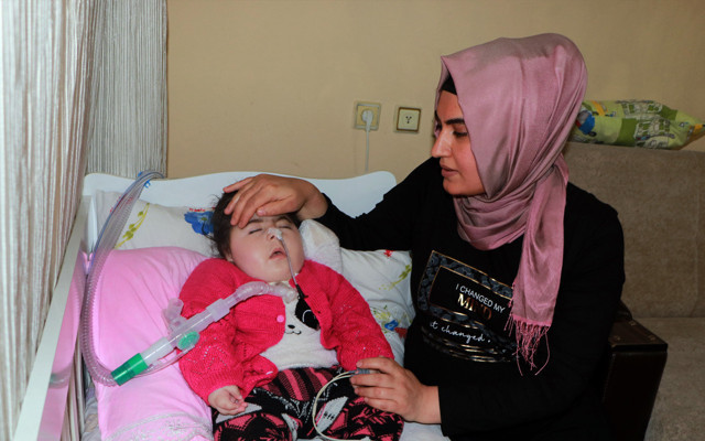 Adana'da elektrik kesintisi küçük kızın hayatını tehdit ediyor - Resim: 0