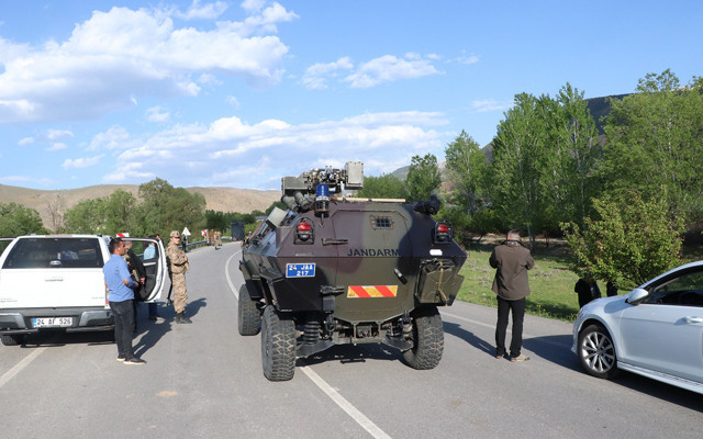 Teröristlerin hain planı Mehmetçiğin dikkati ve soğukkanlılığı sayesinde tutmadı - Resim: 0