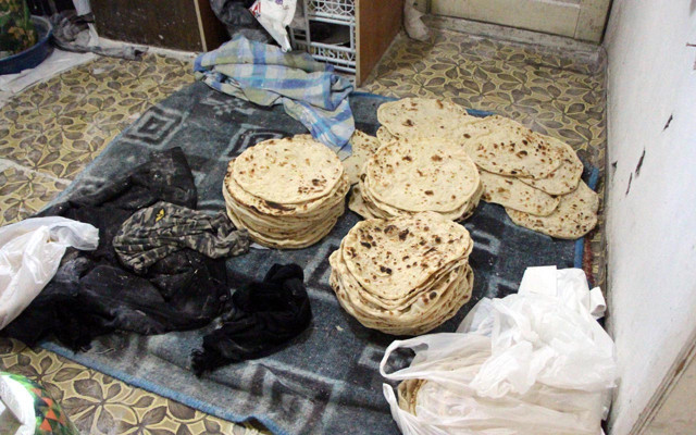 Bolu'da evde ekmek yapıp satan Irak uyruklu 3 kadına para cezası - Resim: 0