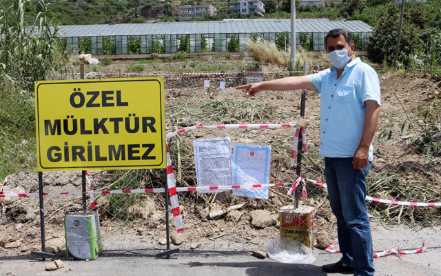 Antalya'da 'Tapulu malım' deyip yolu kapattırdı - Resim: 0