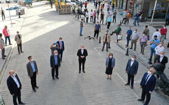 Sosyal mesafe ve maske uyarı drone'ları Gaziantep caddelerinde - Resim: 1