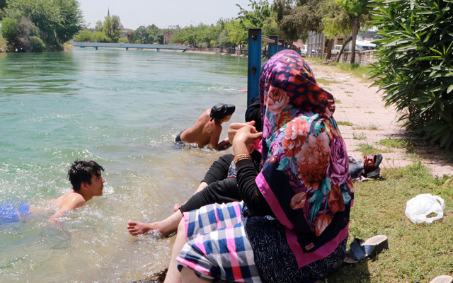 Adana'da verilen izinde sulama kanalına giren çocuk: Alev esiyor resmen - Resim: 1