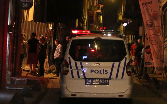 İstanbul'da fuhuş yapmak için gittikleri evde silahlı kavgaya tutuştular - Resim: 0