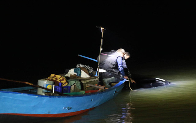 Samsun'da otomobil ırmağa düştü 2 kişi ölümle burun buruna geldi - Resim: 0