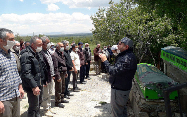 Konya'da motosiklet kazasında ölen anne babadan bu fotoğraf kaldı - Resim: 0