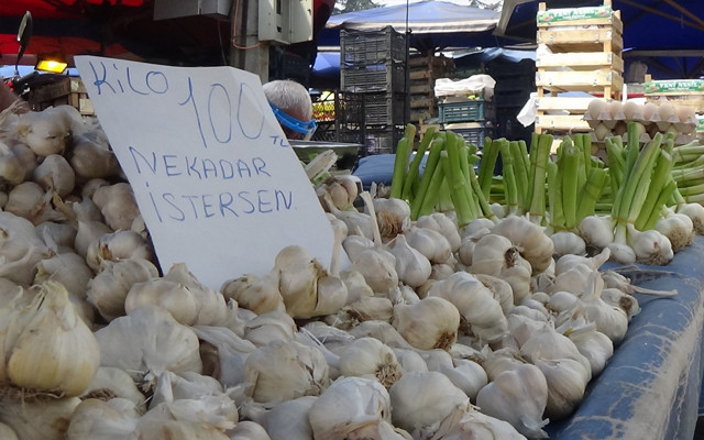 Bursa'da sarımsağın etiketini gören inanamıyor pazarda yok böyle fiyat - Resim: 0